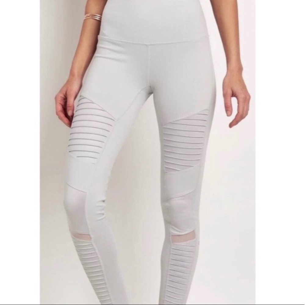 Mondetta leggings, light grey in great condition